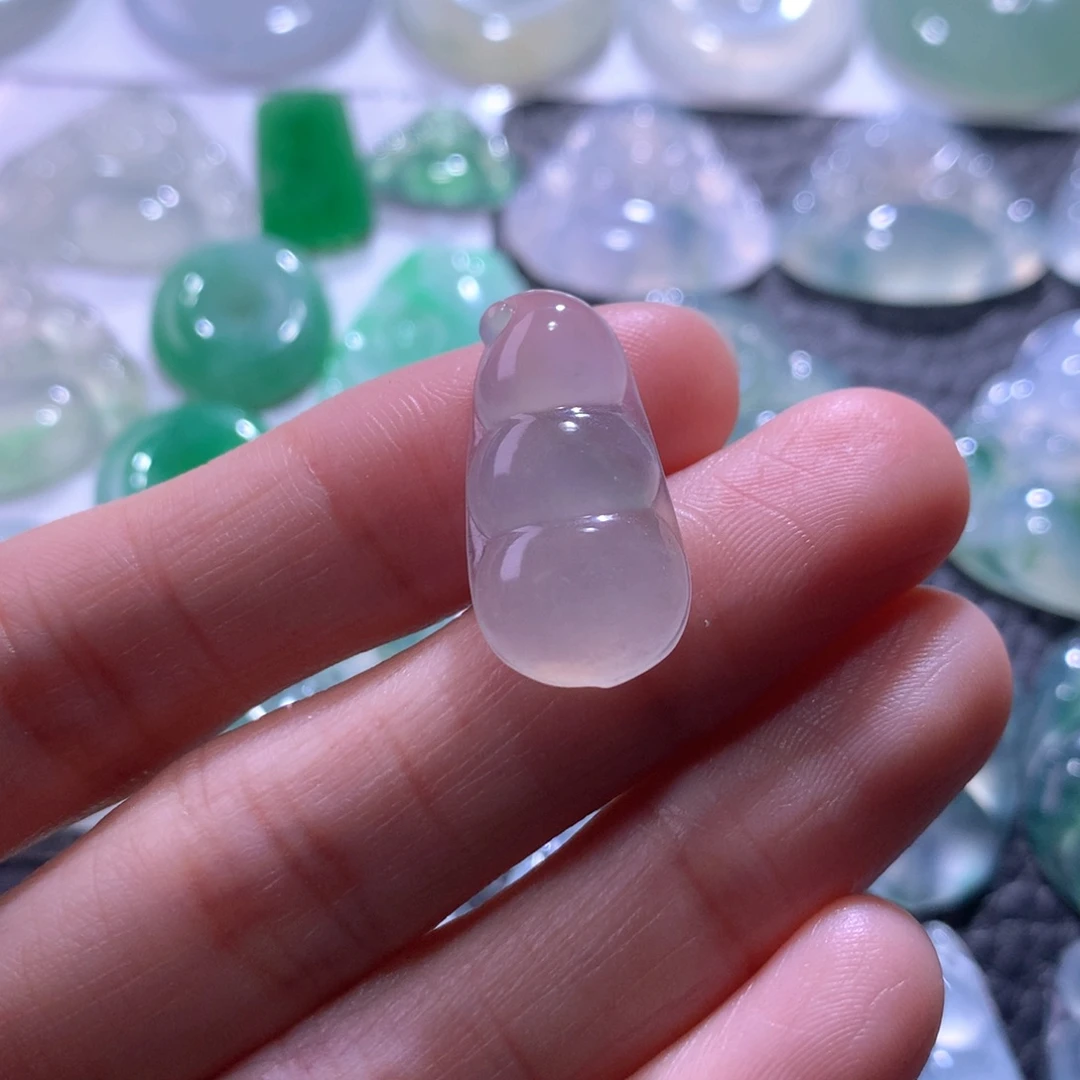 翡翠未镶嵌颈饰豆