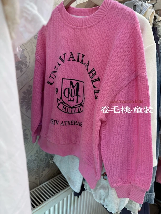 卷毛桃2025春绞花字母卫衣