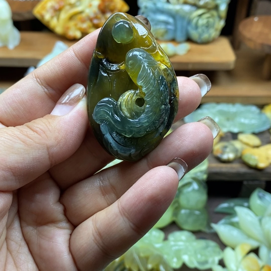 岫玉未镶嵌吊坠(赠链)微瑕