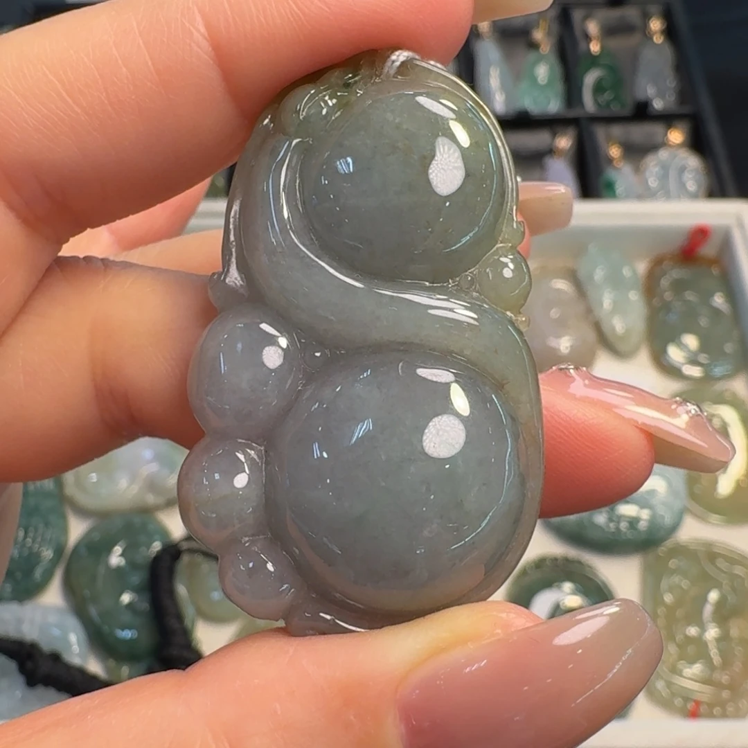 翡翠未镶嵌颈饰福贝