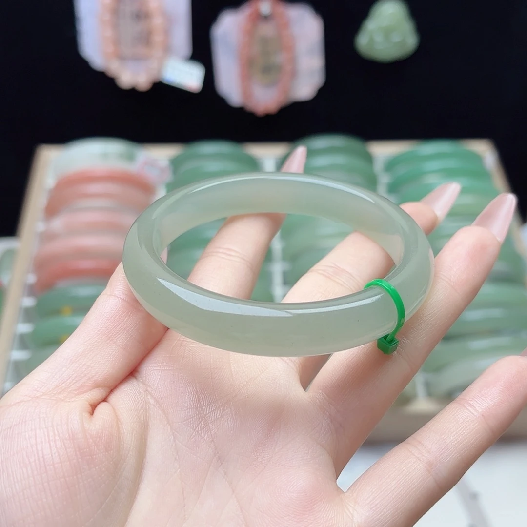 石英质玉未镶嵌手镯60