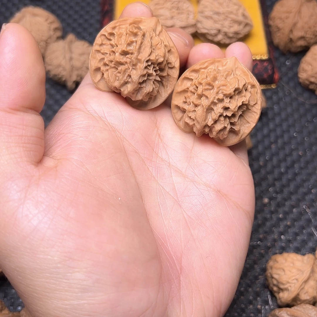 文玩核桃吊坠刀子