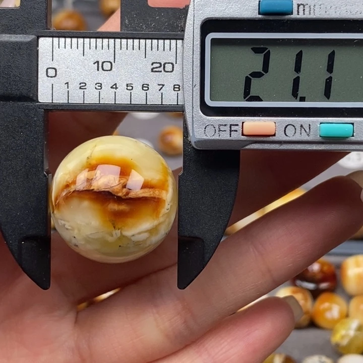 琥珀颈饰未镶嵌圆珠