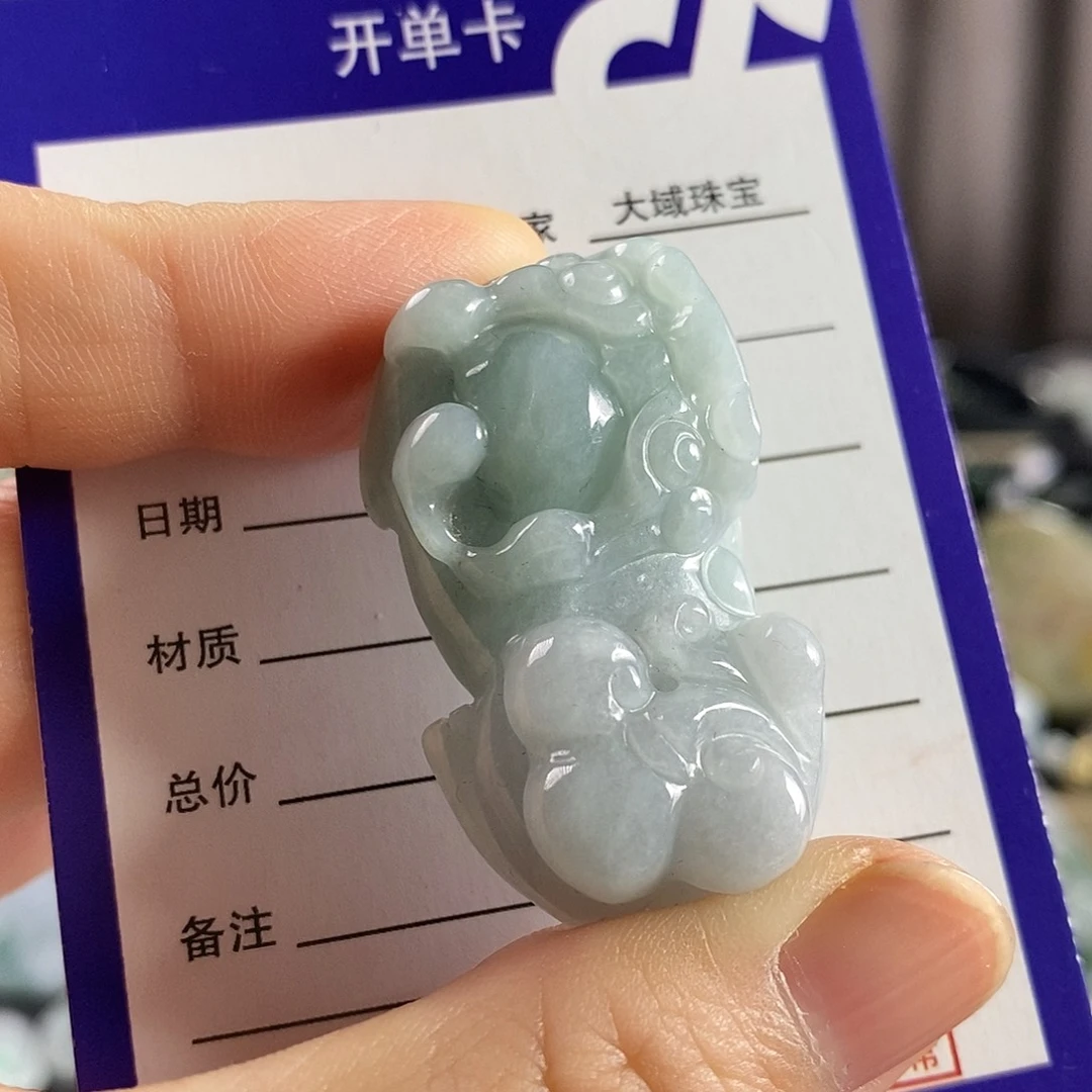 翡翠未镶嵌颈饰貔貅