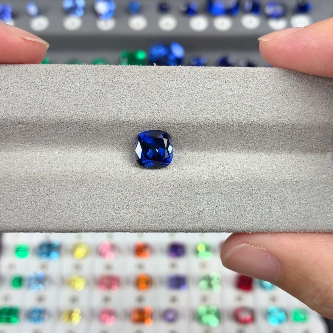 月***弯合成（培育）蓝宝石裸石3.02ct