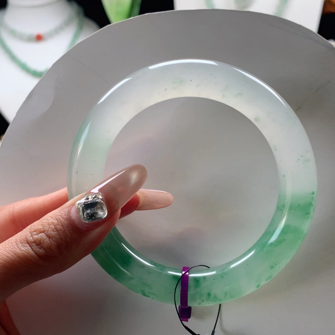 胖****石英质玉手镯未镶嵌