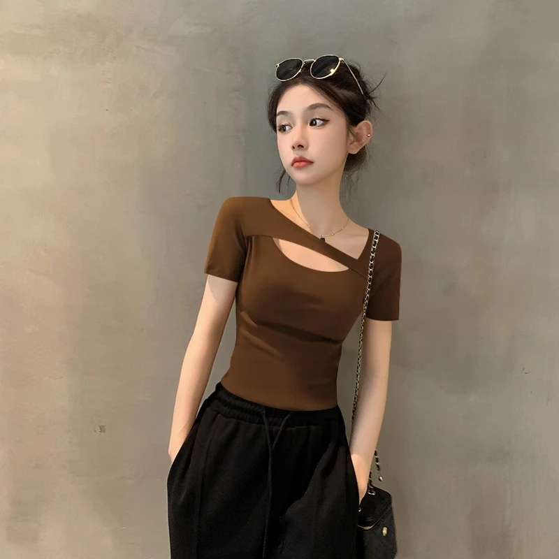 2025新款夏季咖色u领短袖T恤女不规则小众针织薄款百搭老钱风女装