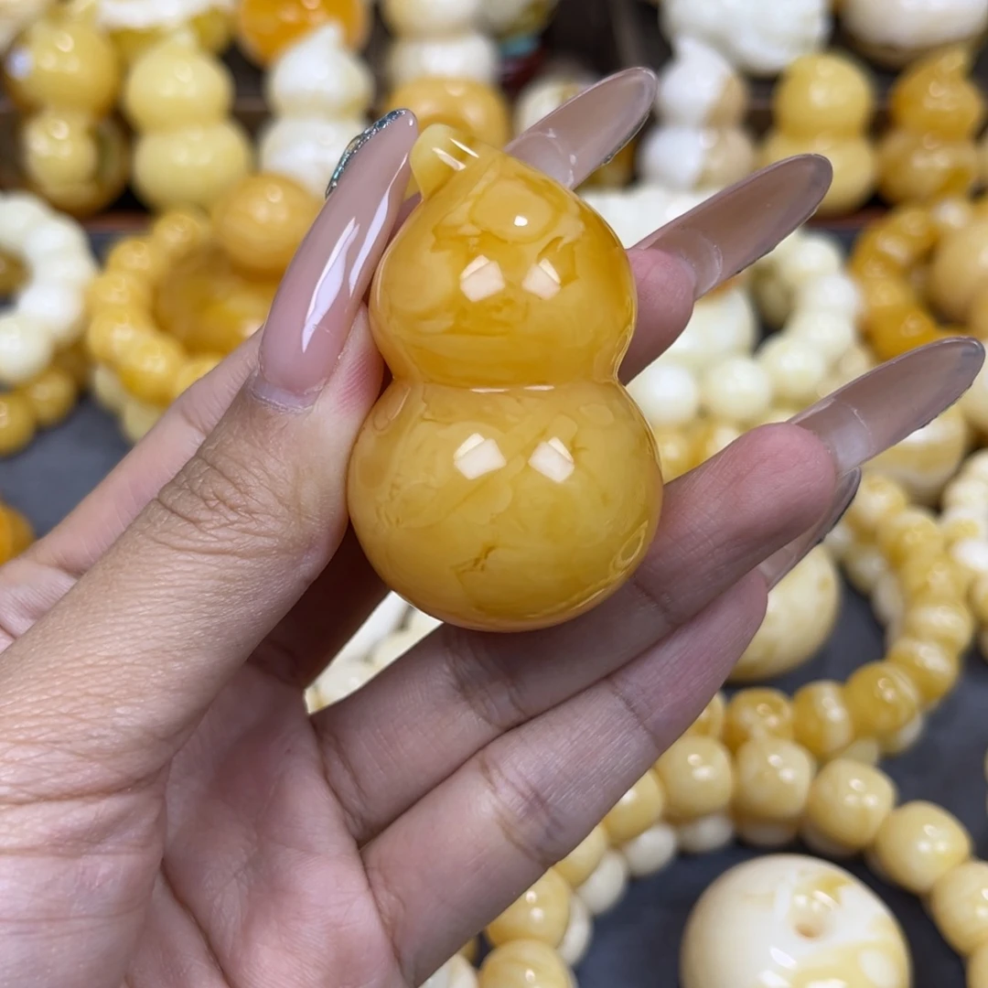 手串琥珀未镶嵌……