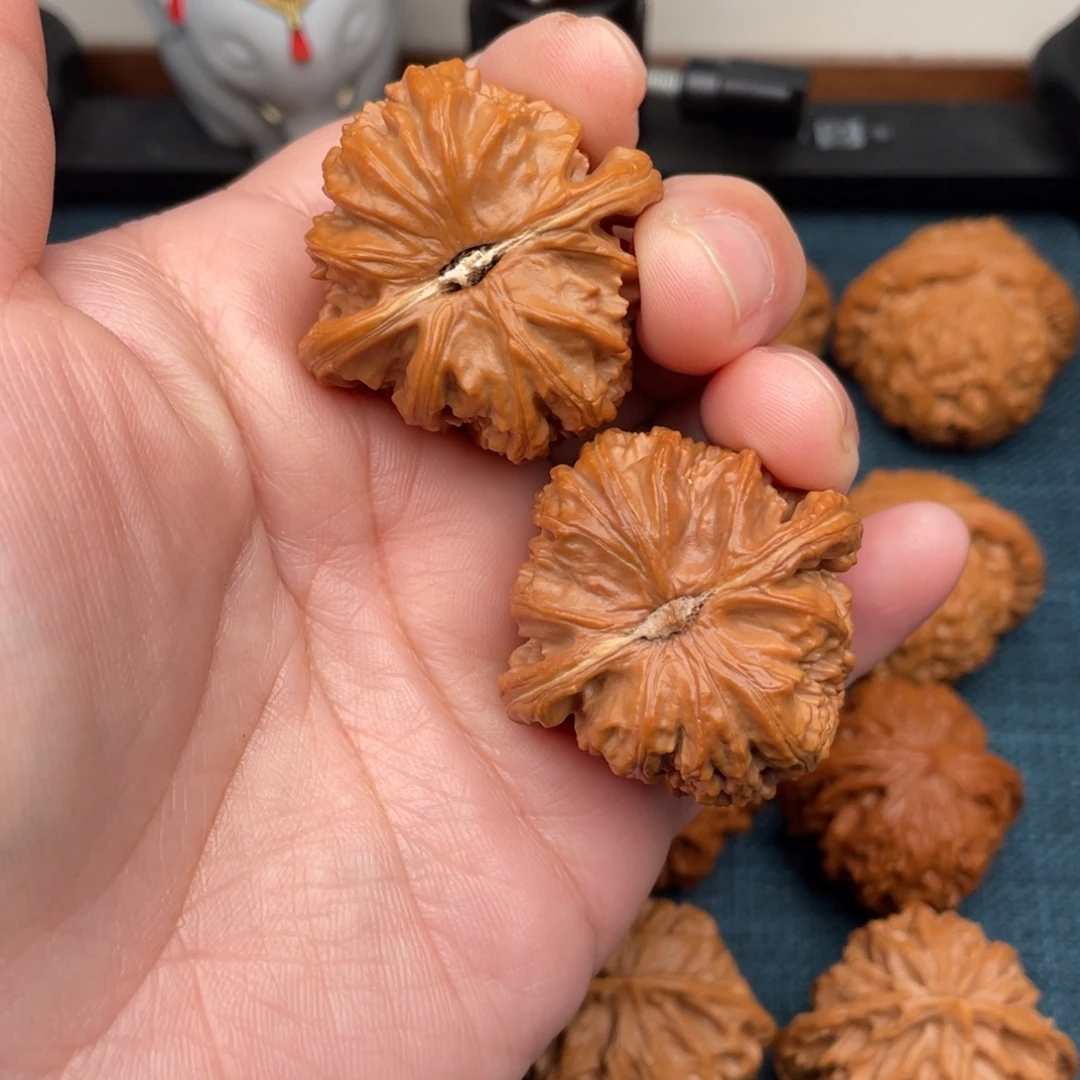 董***董把件文玩核桃全品三角白38