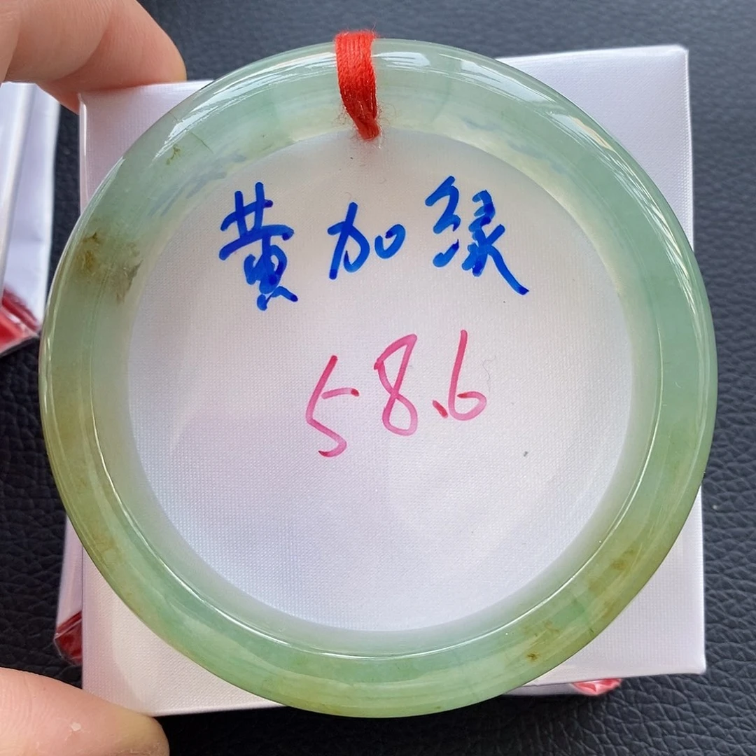 翡翠手镯未镶嵌9黄加绿轮胎9