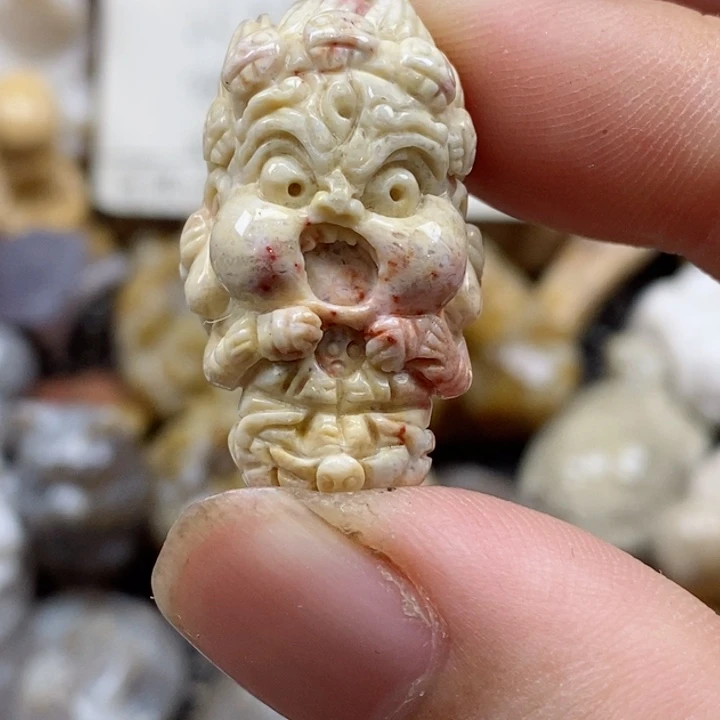 颈饰未镶嵌硅化珊瑚（珊瑚玉）