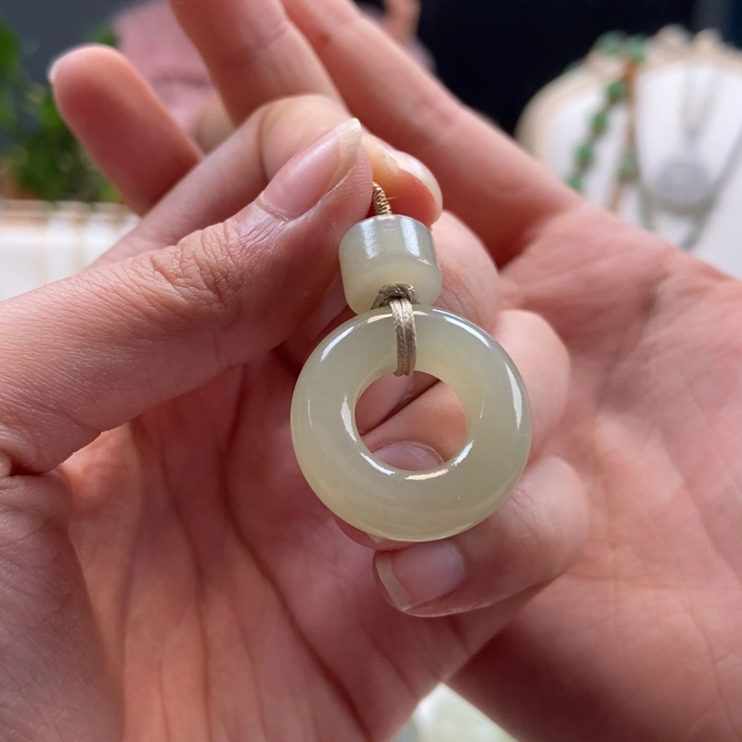 阿***y和田玉未镶嵌颈饰