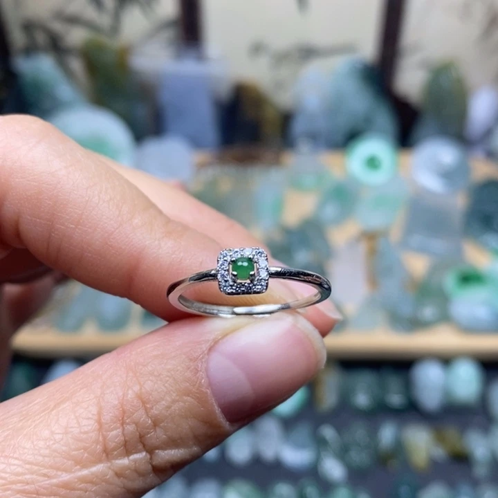 翡翠未镶嵌颈饰戒指一个 合金