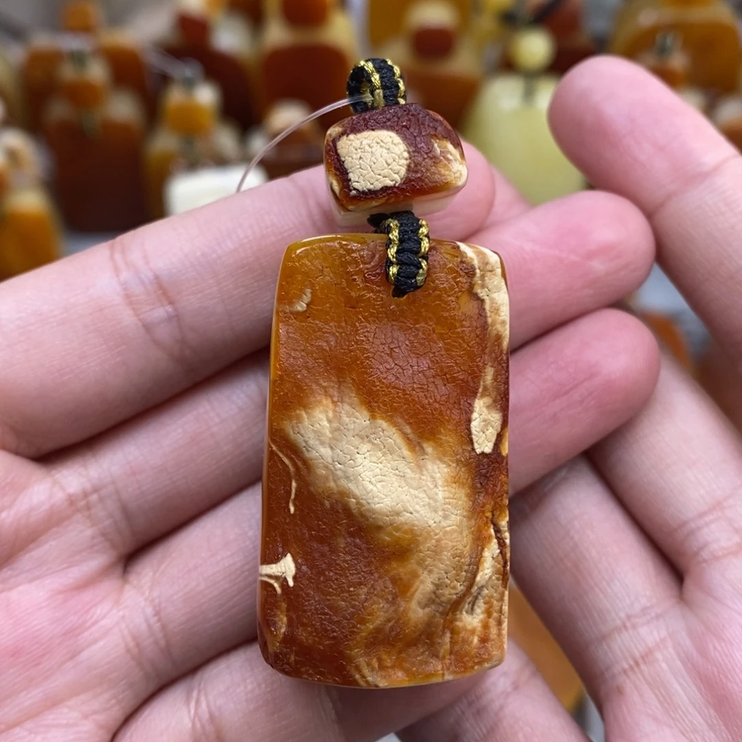 蜜蜡未镶嵌珠宝奇石