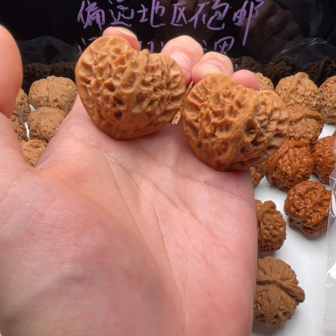 人***戲核桃把件41全品桃心宫灯