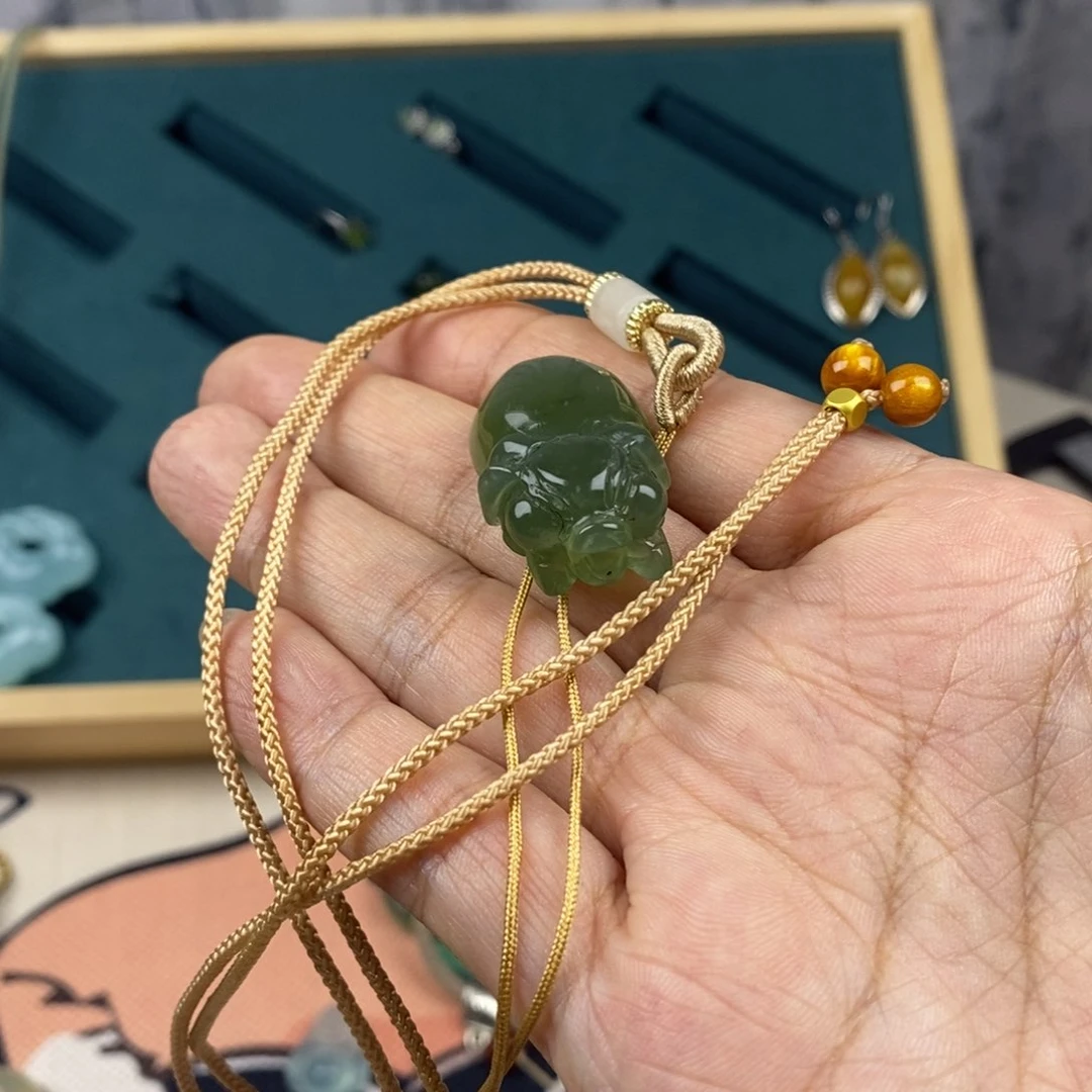 岫玉颈饰未镶嵌岫玉