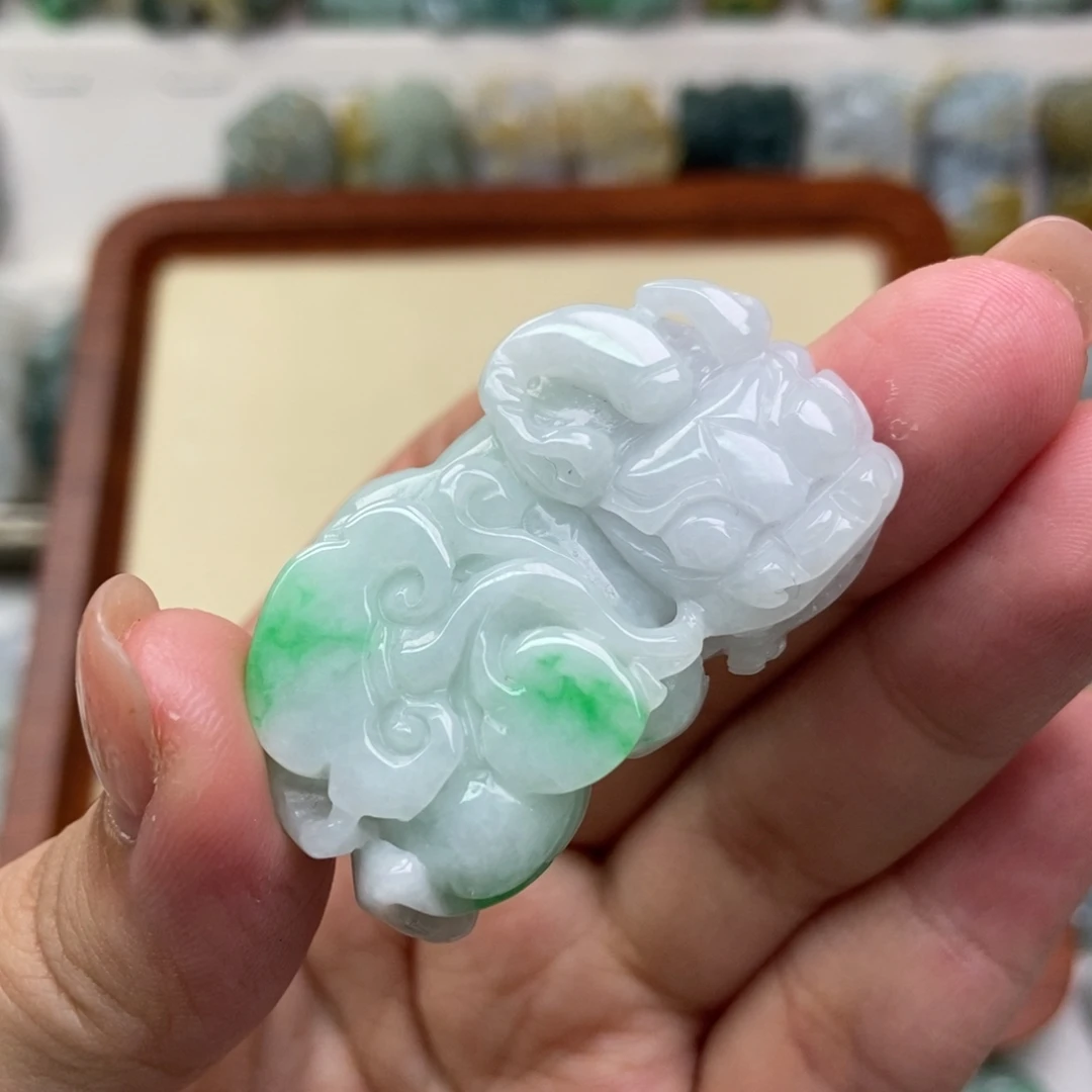 翡翠未镶嵌吊坠(赠链)