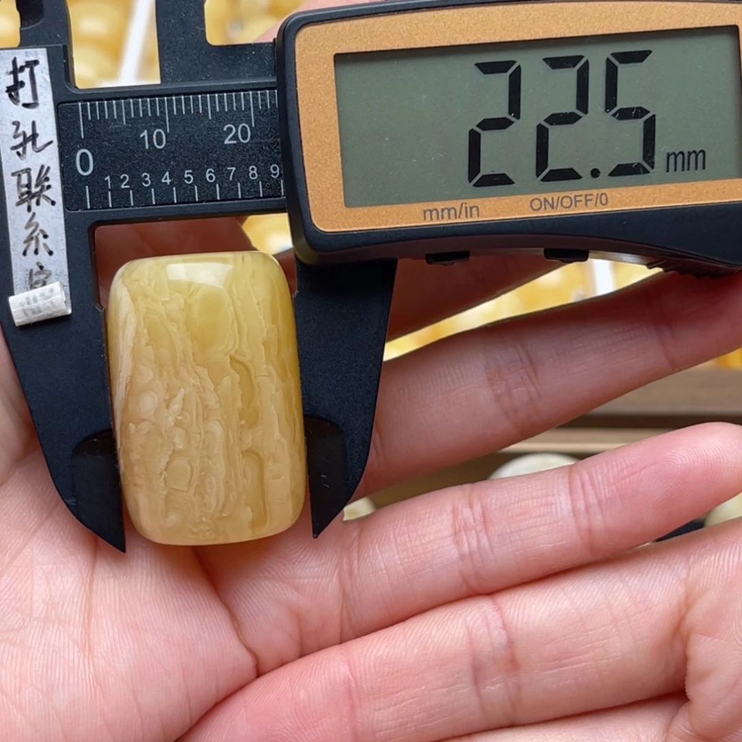 常***岁未镶嵌琥珀裸石蜜蜡桶珠 思思