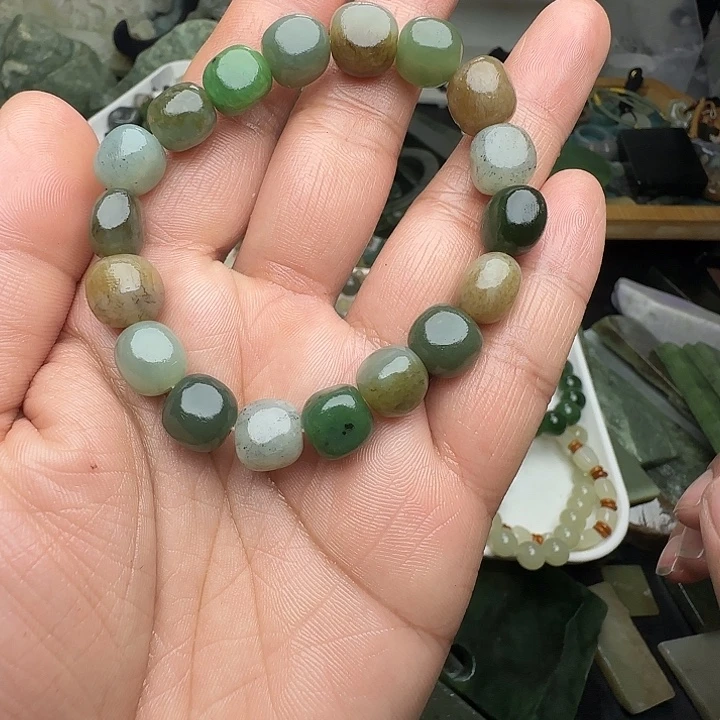 吸***生和田玉（糖玉）未镶嵌珠宝半成品