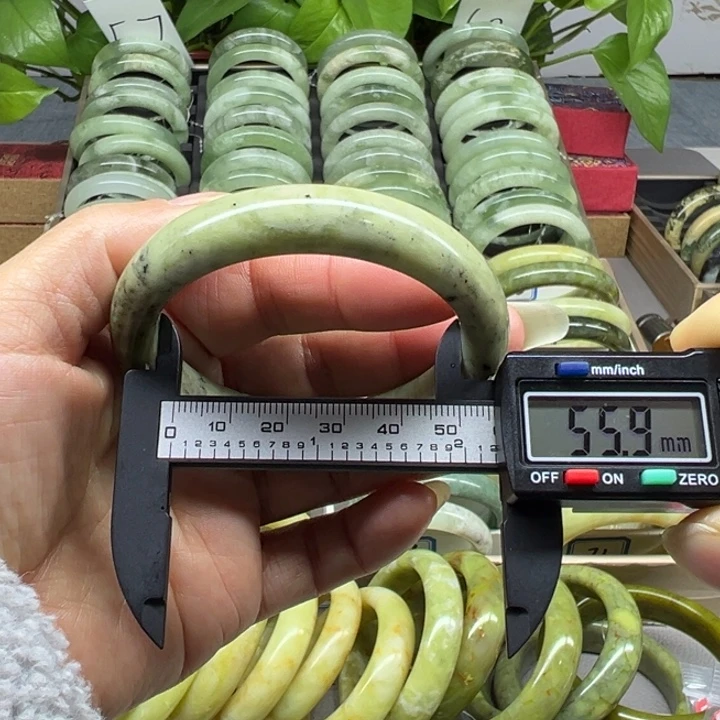 蛇纹石玉未镶嵌手镯42