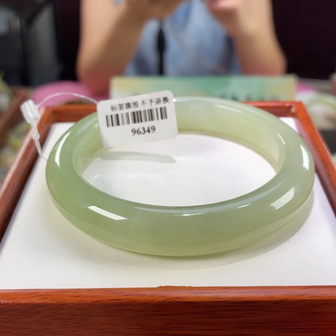 和田玉手镯未镶嵌2。 57/58