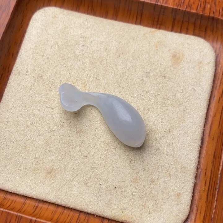 定制翡翠未镶嵌鱼
