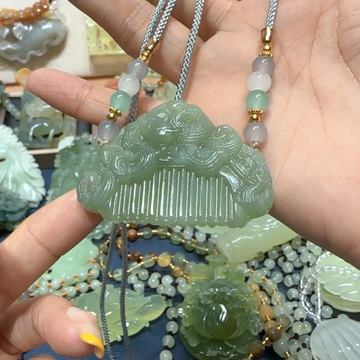 未镶嵌蛇纹石玉吊坠