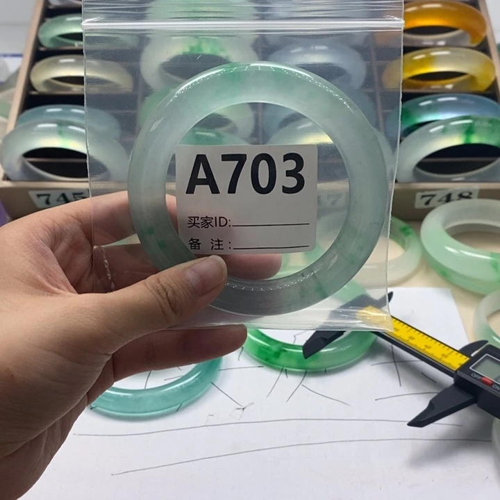 拯***心玉A703时尚冰飘花手镯
