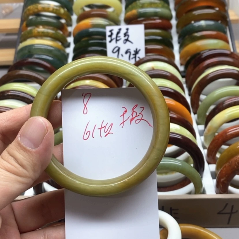 【闪购商品】蛇纹石玉手镯未镶嵌牧*