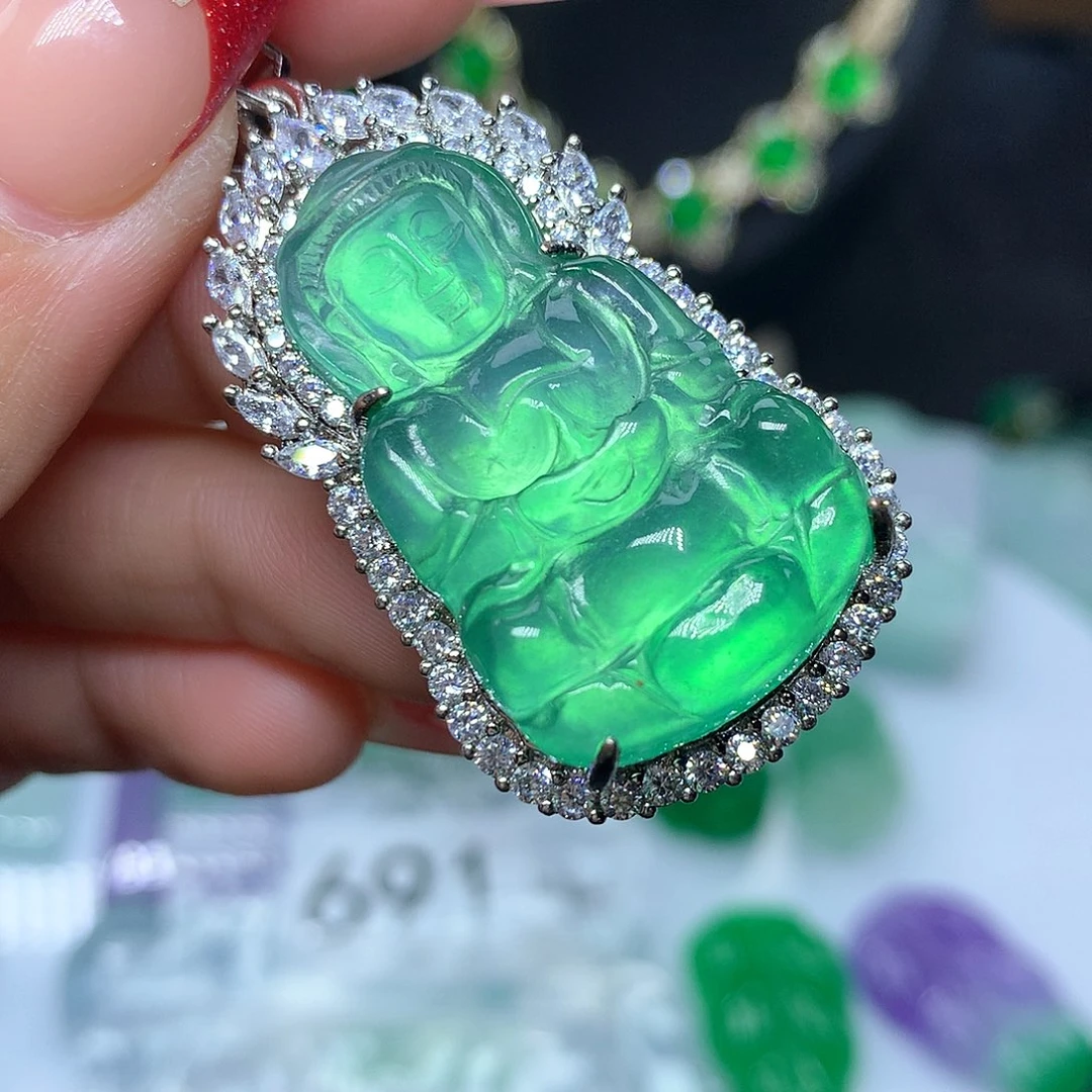 翡翠吊坠(赠链)未镶嵌