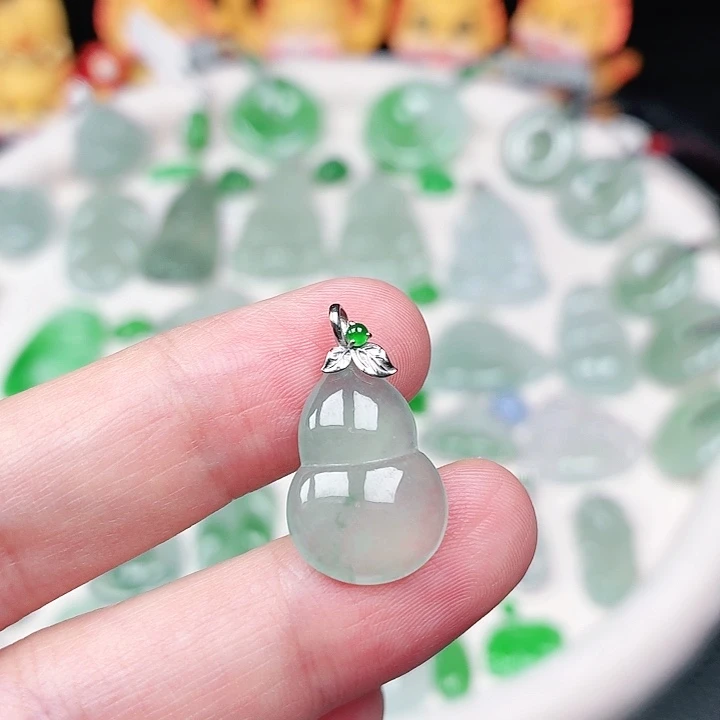 翡翠18K金镶嵌颈饰缅甸天然A货翡翠