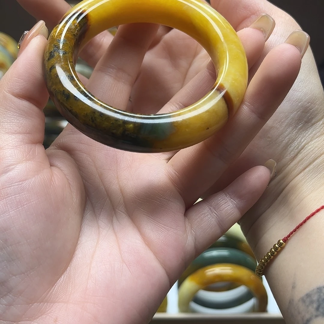 M***！岫玉未镶嵌手镯54.4默认微瑕不退换