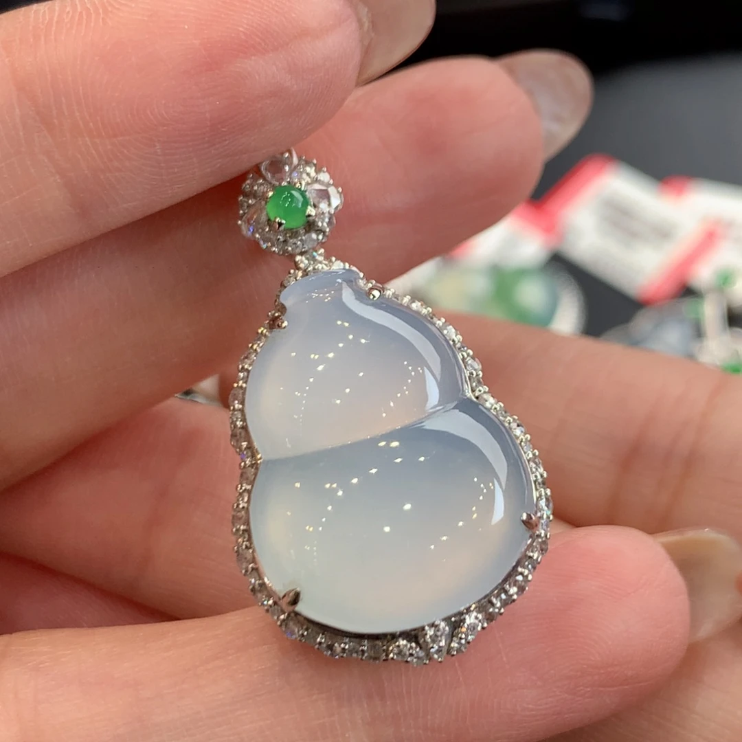 翡翠18K金镶嵌颈饰翡翠