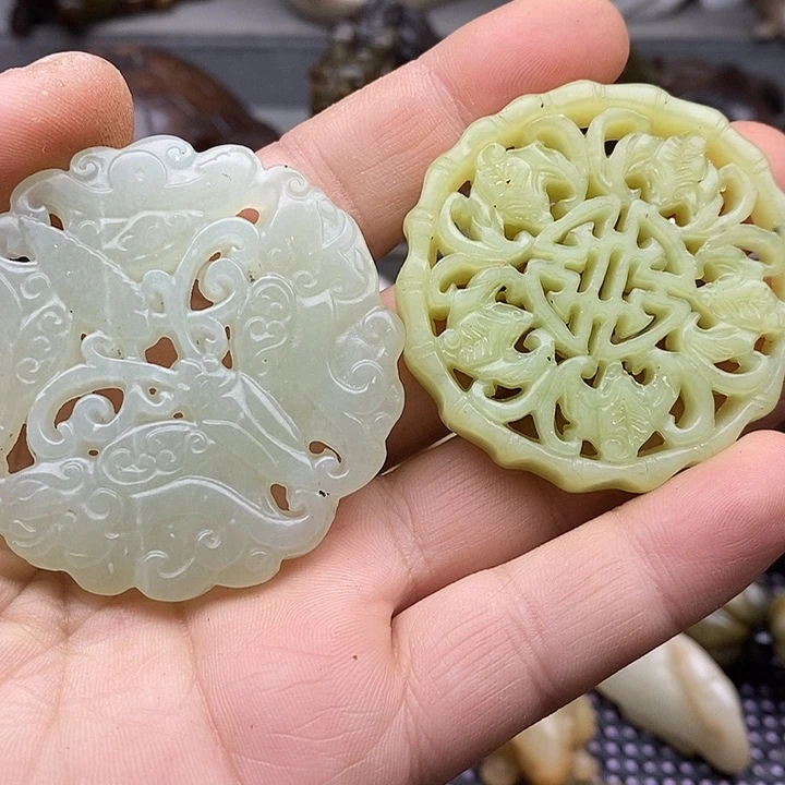 未镶嵌蛇纹石玉颈饰