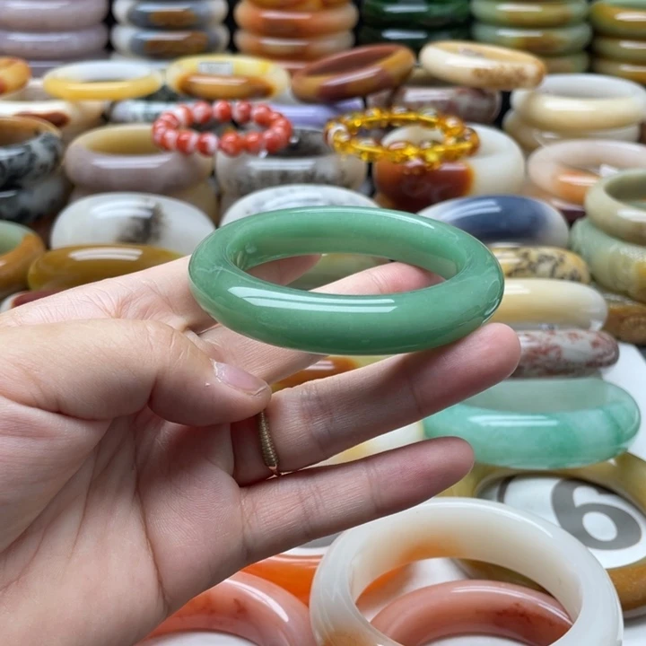 石英岩玉手镯未镶嵌