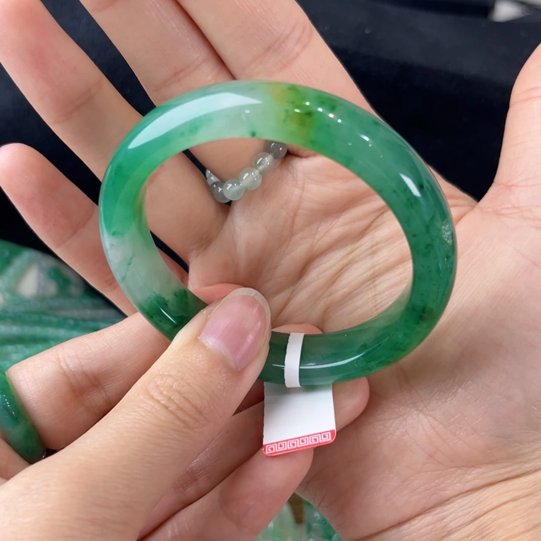 老***主石英质玉未镶嵌手镯