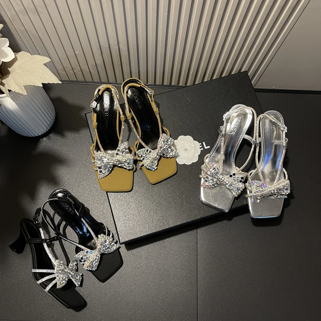 2025年夏季时尚新款水钻蝴蝶结设计款网红气质外穿百搭爆款凉鞋