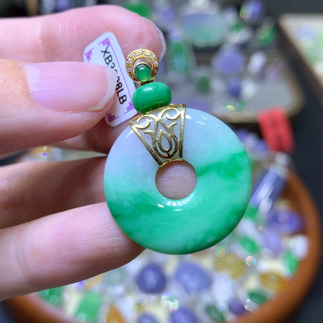 【闪购商品】翡翠颈饰18K金镶嵌翡翠吊坠项链