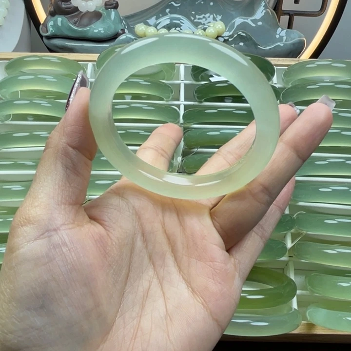 岁****岫玉未镶嵌手镯岫玉