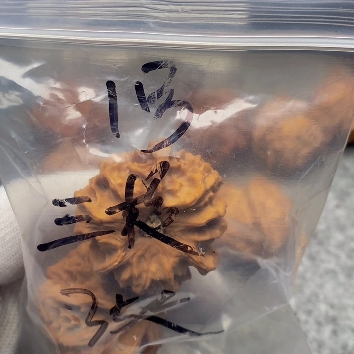 贝***子文玩核桃吊坠三棱