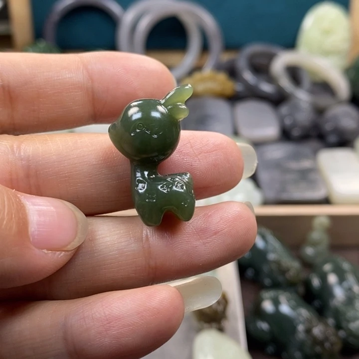 和田玉颈饰未镶嵌流*