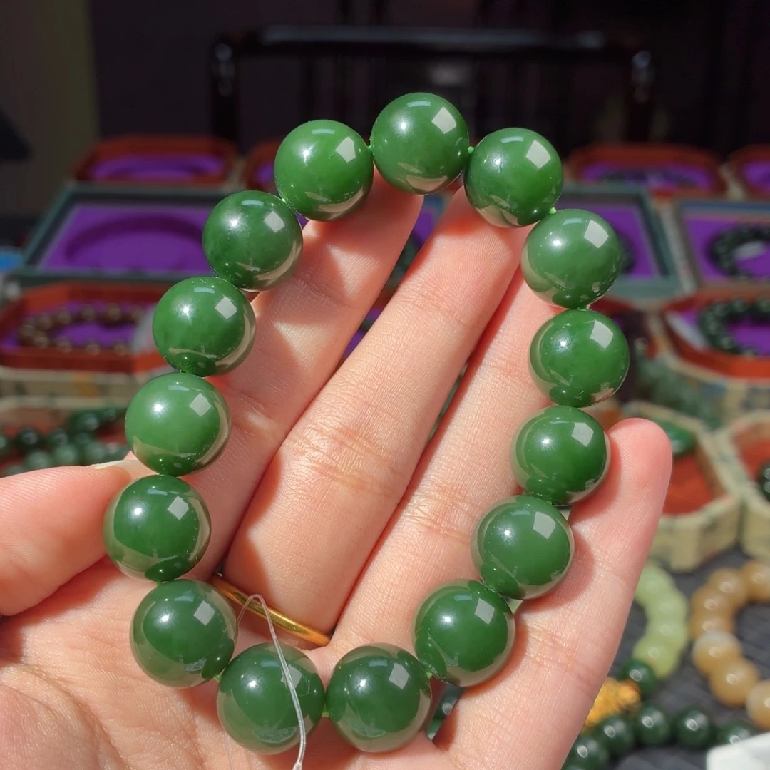 雷***子和田玉（碧玉）未镶嵌手链