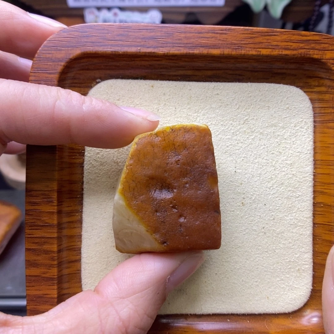 琥珀颈饰未镶嵌零**路敏