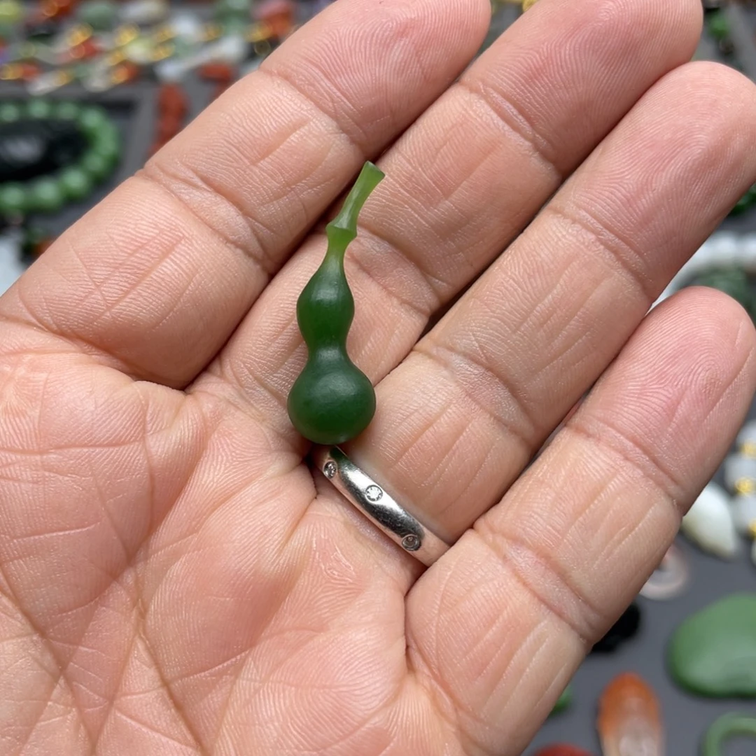 呀***猪和田玉未镶嵌颈饰