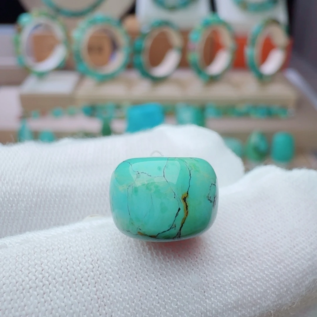 绿松石未镶嵌颈饰