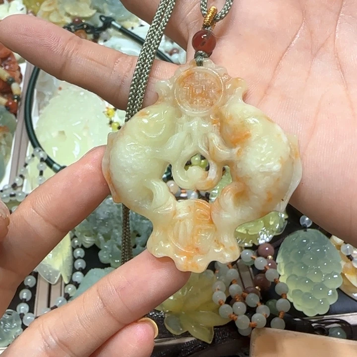 蛇纹石玉未镶嵌吊坠