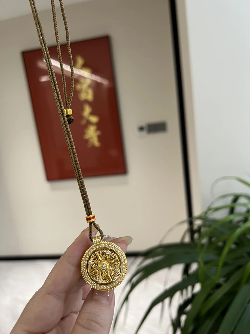 【颜颜直播间】八宝罗盘 镶钻可转动吊坠
