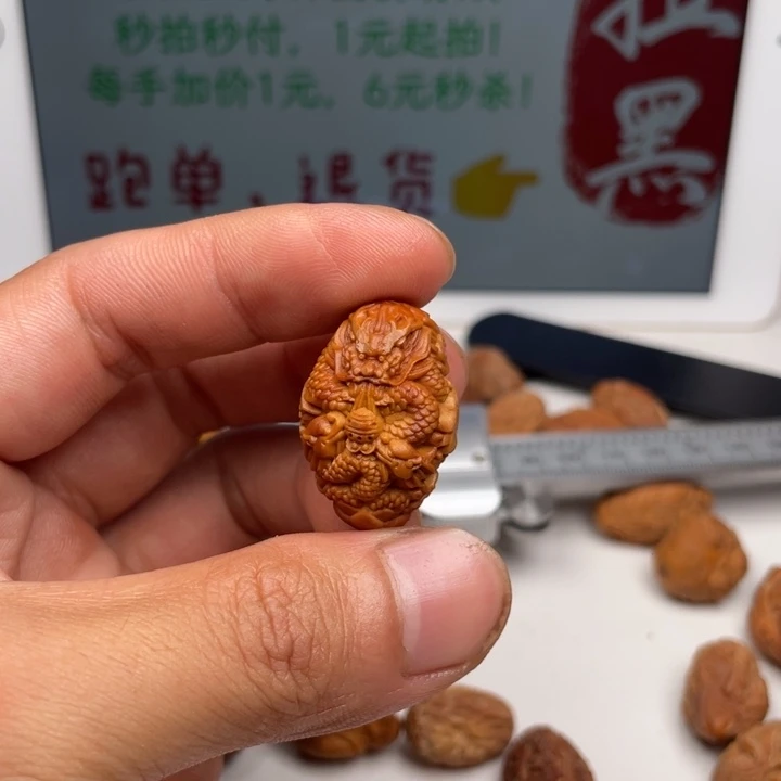 橄榄核吊坠橄榄核雕刻单子。