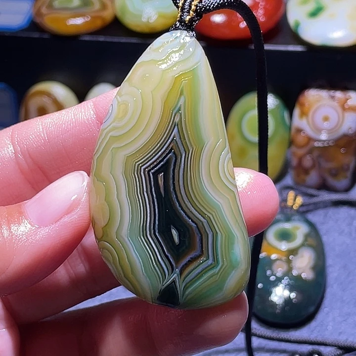 玛瑙/玉髓未镶嵌珠宝奇石