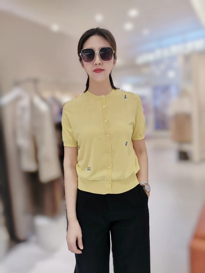 【诗菡服饰】2025夏季新款圆领优雅时尚百搭针织衫舒适柔软开衫6920
